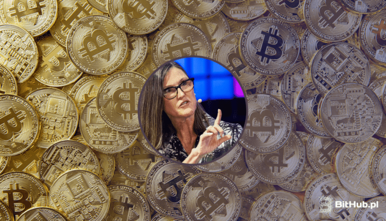 Cathie Wood wyceniała niedawno Bitcoina na 1,5 mln USD. Teraz sprzedaje