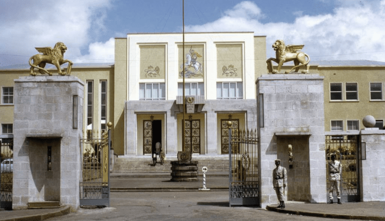 Ogromny kraj bankrutuje. Krwawa wojna i delikatne negocjacje sprawiły, że nie opłacił obligacji