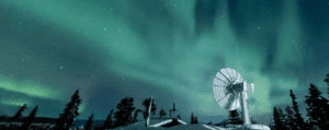 Zorza polarna w Arktyce – satelita – stacja odbiorcza
