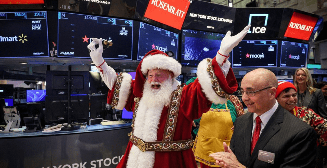 Człowek w przebraniu św. Mikołaja na NYSE