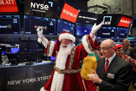 Reuters: Rozmowy w sprawie Bitcoin ETF na ostatniej prostej. Święty Mikołaj wjedzie na rynek kryptowalut?