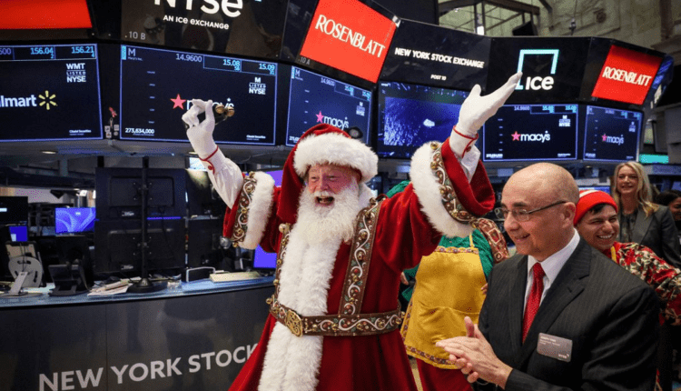 Reuters: Rozmowy w sprawie Bitcoin ETF na ostatniej prostej. Święty Mikołaj wjedzie na rynek kryptowalut?