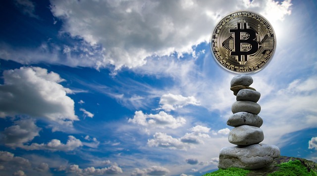 Bitcoin na wieży z kamieni