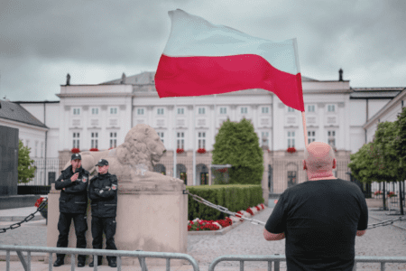 Rekordowa liczba wakatów w policji. W samej Warszawie i okolicach brakuje 2 tys. mundurowych. Dlaczego tak się dzieje?