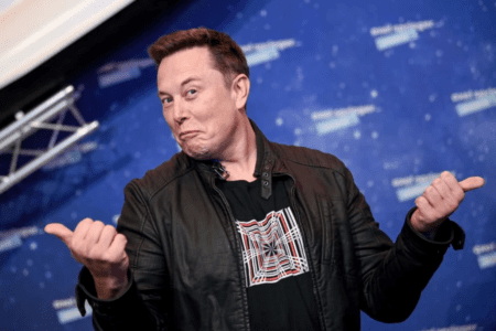Niezręczność warta 50 miliardów. Elon Musk ma talent do słów, zaś Tesla – problem