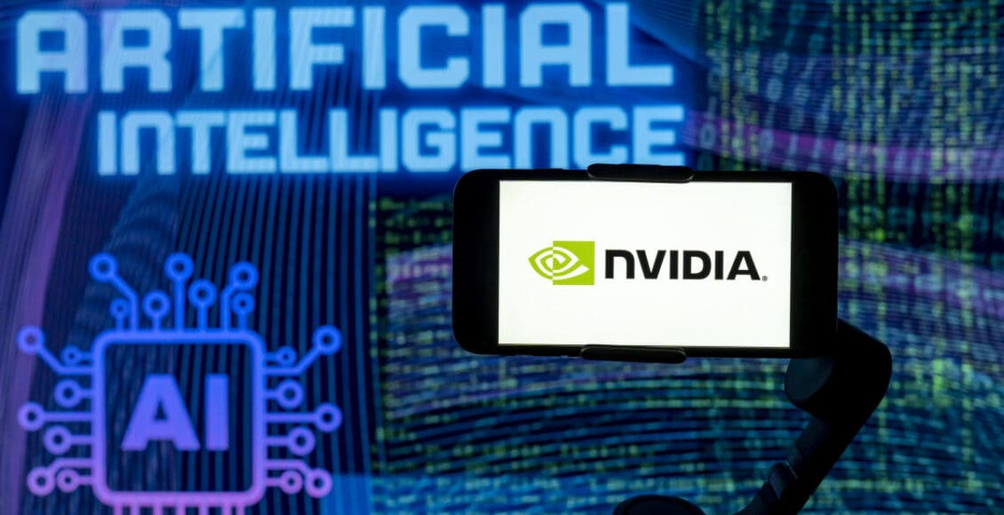 Logo Nvidia oraz symbol chipu AI