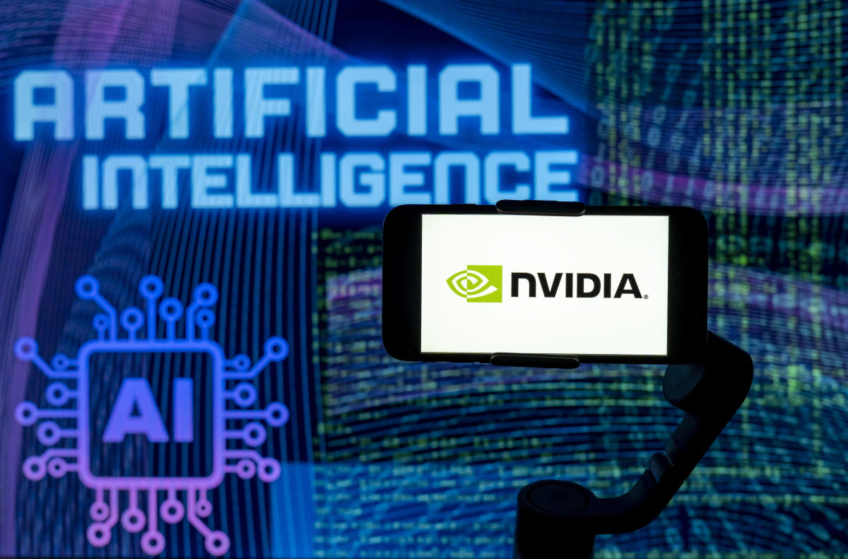 Logo Nvidia oraz symbol chipu AI