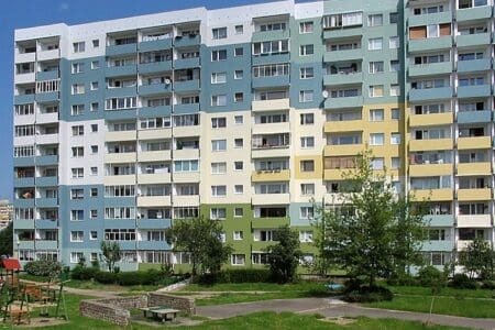 Wielki powrót wielkiej płyty. Nowa moda czy brak alternatywy na rynku nieruchomości?