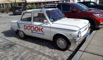 Panek, carsharing, samochdody na parkingu