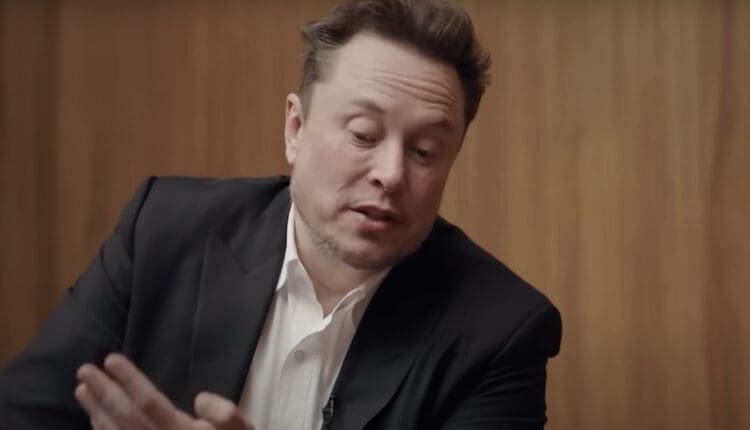 Elon Musk udzielający wywoadu