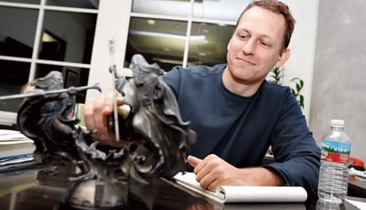 Peter Thiel zainwestował miliony w krypto, zanim poszło w górę. Skąd wiedział?