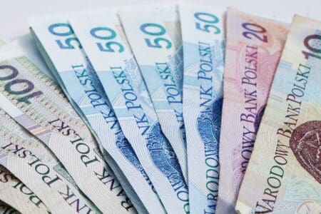 Głodowe emerytury czekają na Polaków. Jakie? ZUS ma rozwiązanie: Pracujcie dłużej