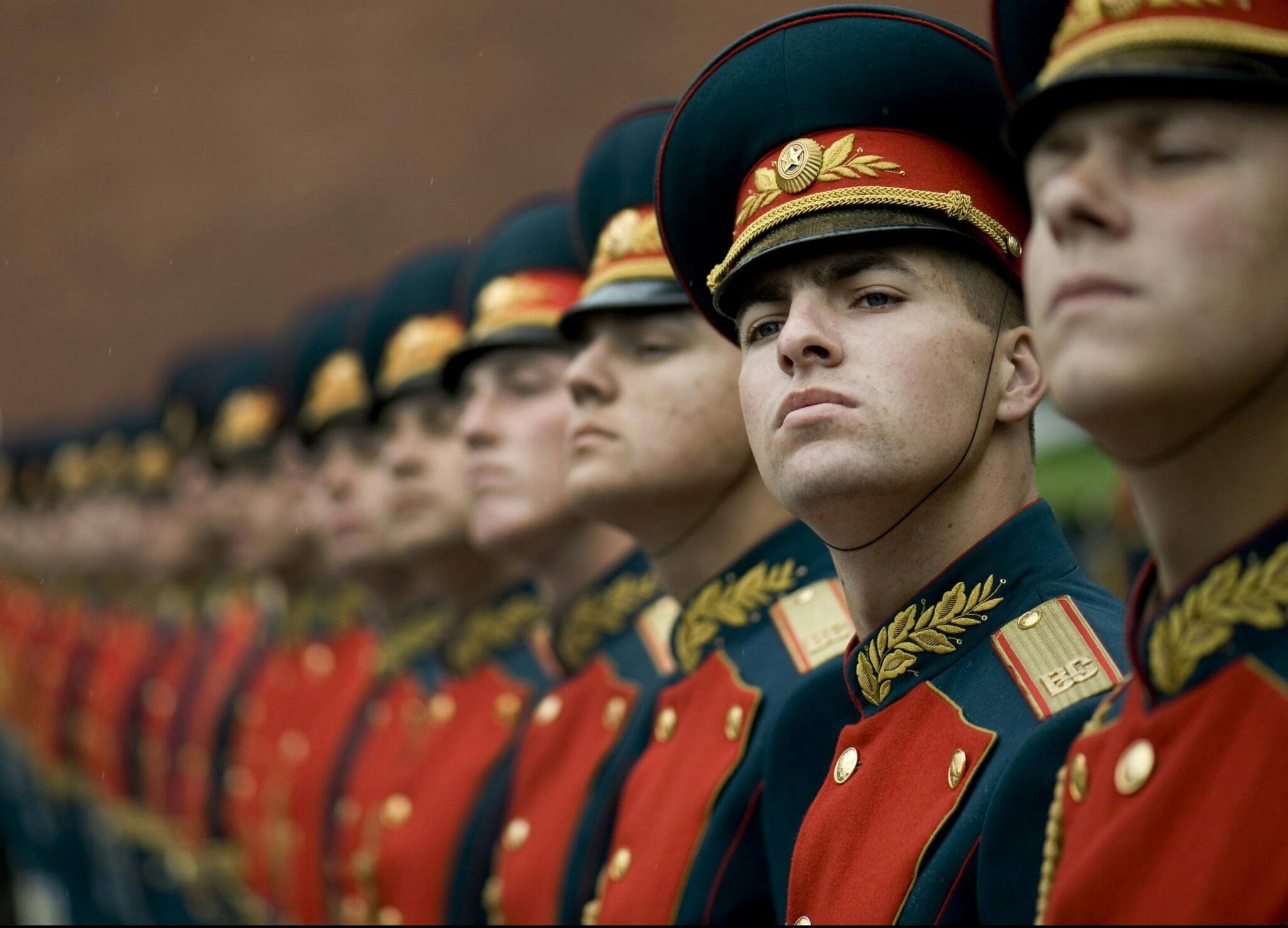 Rosyjscy żołnierze w szeregu