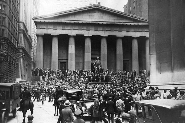 Inwestorzy przed amerykańską giełdą NYSE, po krachu 1929 roku
