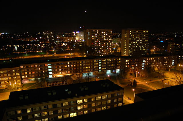 Akademiki, Warszawa nocą, oświetlone ulice
