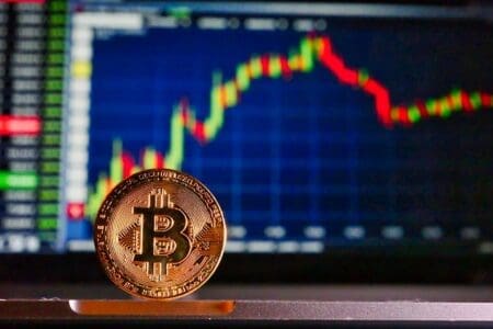 Nikt nie chce sprzedawać Bitcoinów. Wiara w sukces jest ogromna. Analitycy wskazują, kiedy nastąpi odwrócenie trendu
