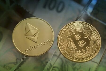 Standard Chartered zmienia prognozę dla Bitcoina na rok 2024 i 2025. Są też szacunki dla Ethereum. Warto czekać?