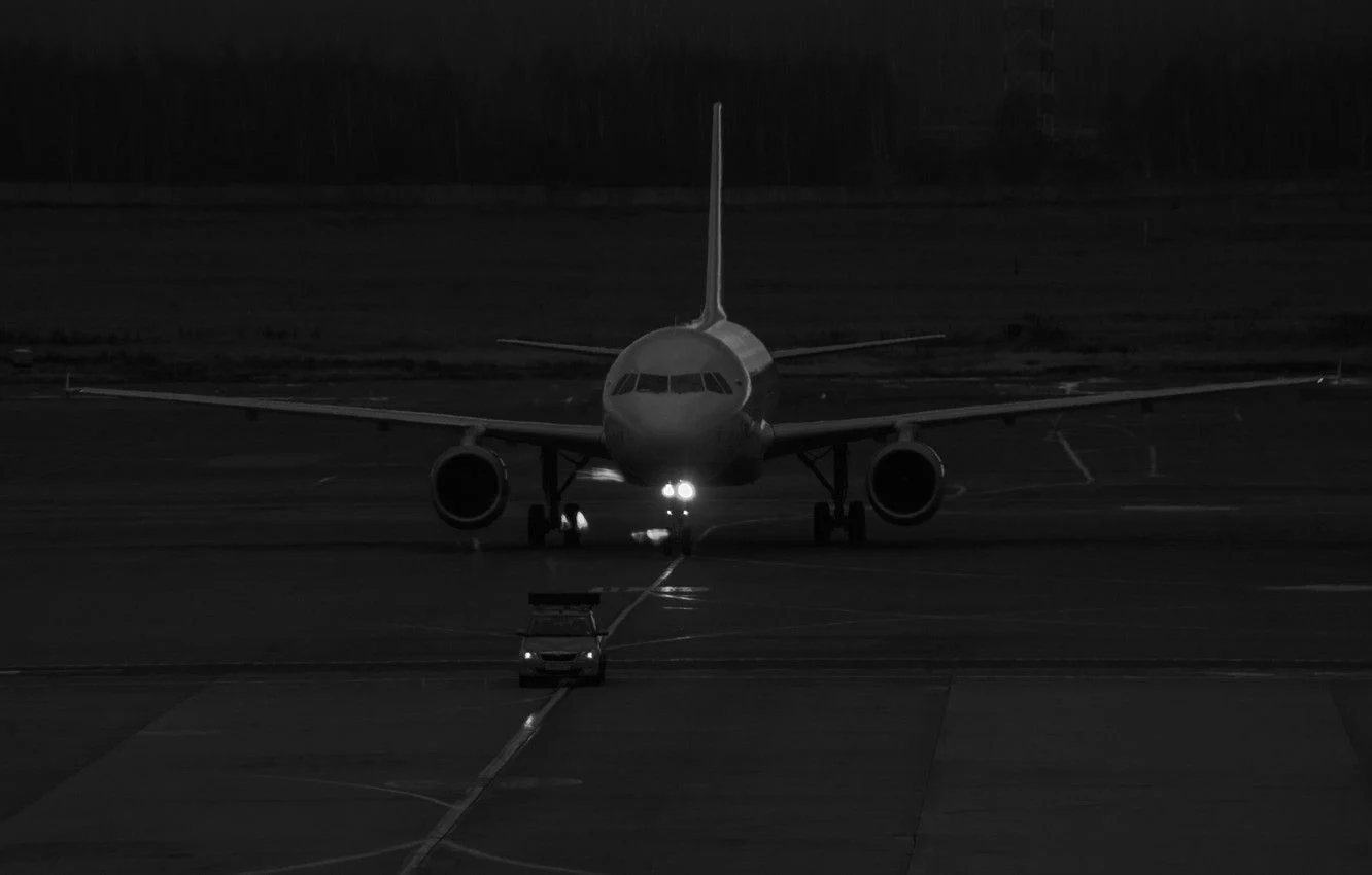 Boeing – plane in the dark