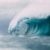 Fala tsunami na morzu