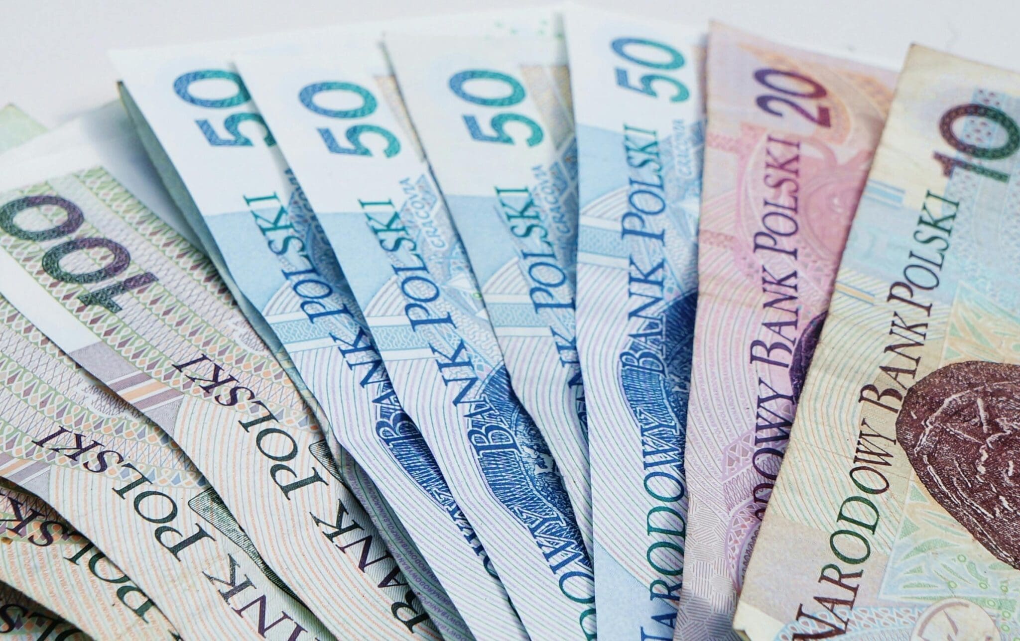 Banknoty polskich złotych o różnych nominałach