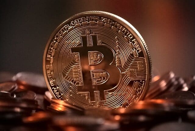 Bitcoin, sterta złotych monet