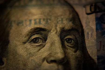 Dolar spada do najniższego poziomu od grudnia 2023 r. Co dalej?