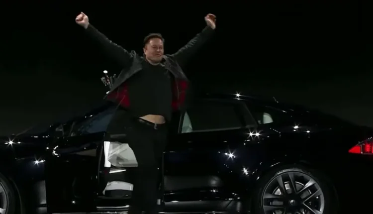 Gigantyczny zastrzyk mocy: Tesla zatrudnia ponad 1000 pracowników, by ruszyć z masową produkcją.