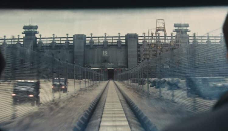 Obowiązkowy kod QR, by móc wyjechać. „Miasto-więzienie”, czy jest na sali Snake Plissken?