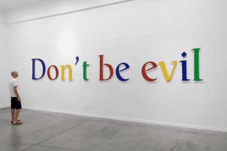 Czy wyszukiwanie w Google będzie płatne? Moloch rozważa rewolucję w podejściu