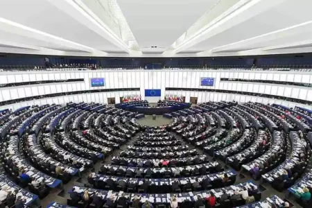 Ministrowie planują ucieczkę do Parlamentu Europejskiego, a mieli sprzątać po poprzednikach. Oto ile mogą zarobić