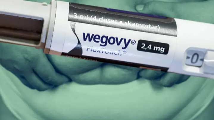 Zdjęcie strzykawki z lekiem Wegovy w środku
