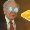 Warren Buffett z oczami zasłoniętymi przez logo ChatGPT, obok niego sztabki złota