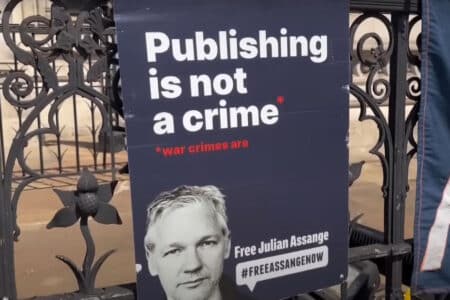 Julian Assange – wyjście na wolność czy ekstradycja? Decyzja w tej sprawie zapadnie lada chwila