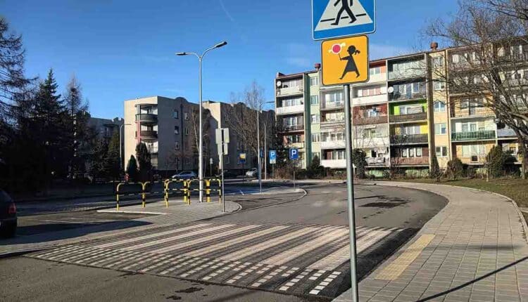 bloki, w których znajdują się mieszkania na polskim osiedlu