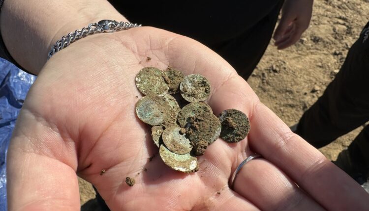 „Jako jackpot”. W Czechach odnaleziono tysiące srebrnych monet, ukrytych prawie millenium temu