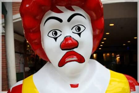 Wall Street sprzedaje akcje McDonald’s, takich spadków nie było od lat. Gigant w tarapatach?