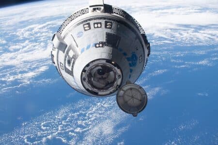 Boeing, SpaceX i dwa starty kosmiczne jednego dnia – nie bez problemów