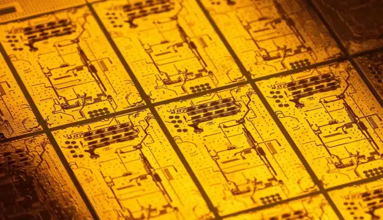 Intel wstrzymuje gigantyczną inwestycję. Warta dziesiątki miliardów fabryka chipów nie powstanie – przynajmniej na razie