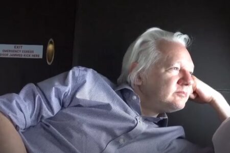 Fan BTC spłacił 500 tysięcy dolarów długu Juliana Assange’a