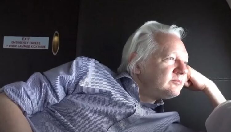 Fan BTC spłacił 500 tysięcy dolarów długu Juliana Assange’a