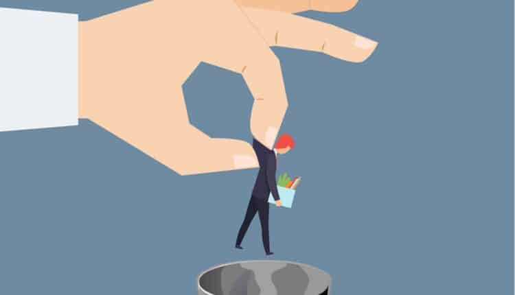 Zwolnienia grupowe nie ustają. Firmy zwalniają setki pracowników i likwidują działalność