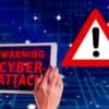 Zaatakowana giełda kryptowalut. Znak ostrzegawczy i tablet z napisem ostrzegawczym.