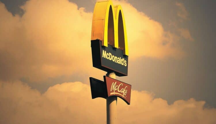 McDonald`s zmuszony do skrócenia śniadań w Australii. Powód może Cię zaskoczyć. Problem dotrze do Polski?