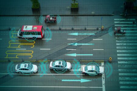 Orwell na drogach. Twój samochód nadzoruje cię, żebyś jechał wolno – pierwsze dni kolejnego obłędu w motoryzacji i reakcje