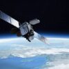 Satelita w przestrzeni kosmicznej