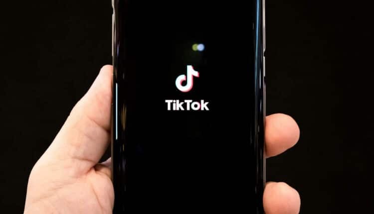 aplikacja TikTok na smartfonie