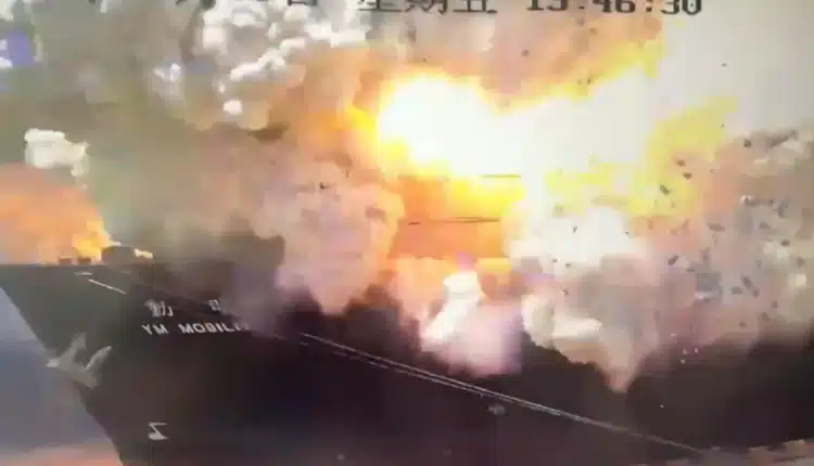 Eksplozje statków na morzach i w portach. Terminal zablokowany, możliwe skażenie wód