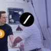 Elon Musk ściskający dłoń Grok AI na tle rakiety kosmicznej
