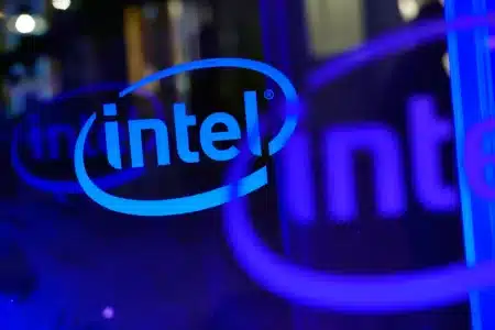 Intel w kłopotach: firma zwalnia tysiące pracowników, wstrzymuje wypłatę dywidendy. Zyski niższe, niż przewidywano