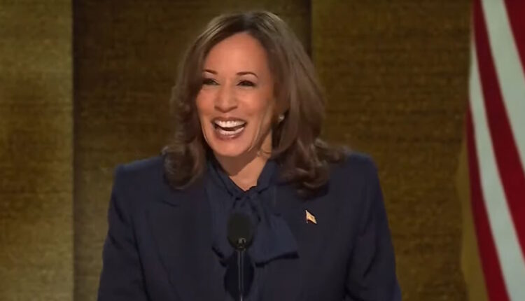 Kamala Harris podczas kowencji partyjnej